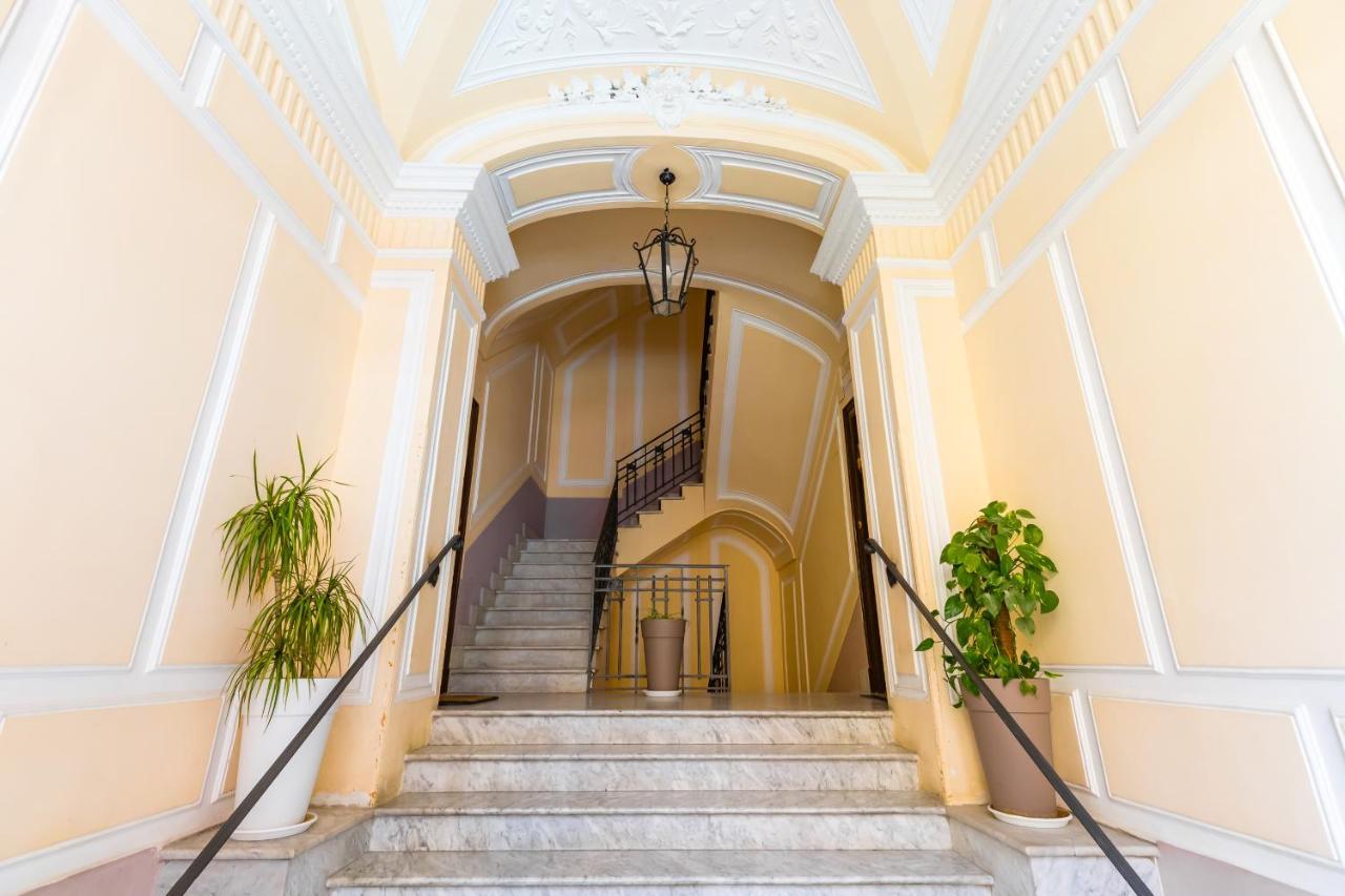 Grand Classic Apartment At San Martino By Napoliapartments Kültér fotó